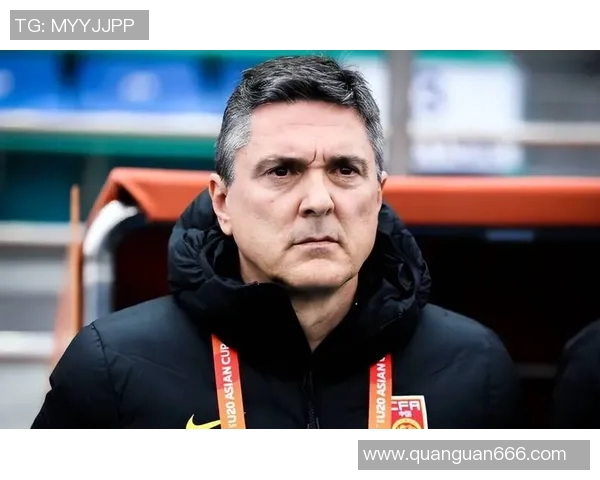 足球明星遭抢劫视频曝光引发热议安全问题亟待重视